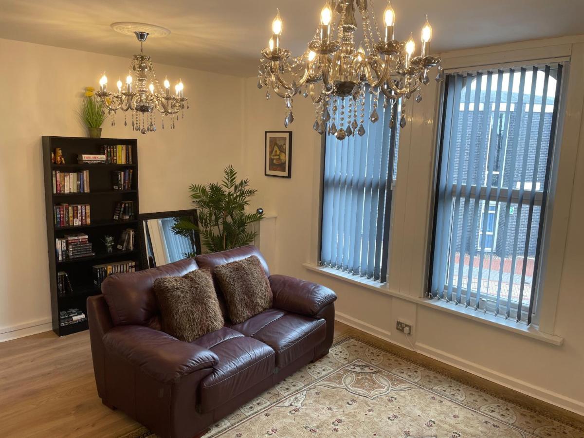 Lovely 2 Bed Apartment, Arnold Town Centre. 诺丁汉 外观 照片