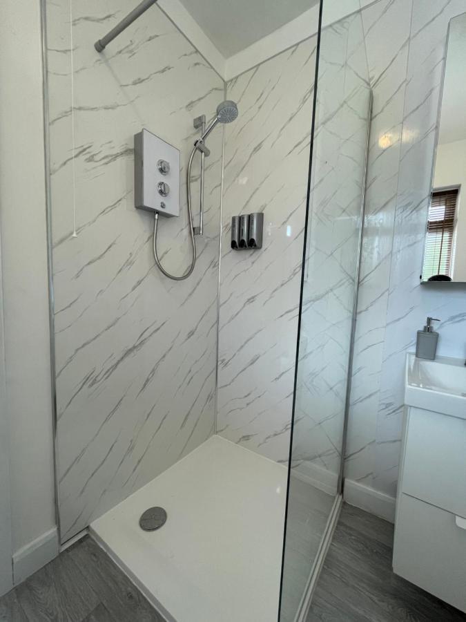 Lovely 2 Bed Apartment, Arnold Town Centre. 诺丁汉 外观 照片