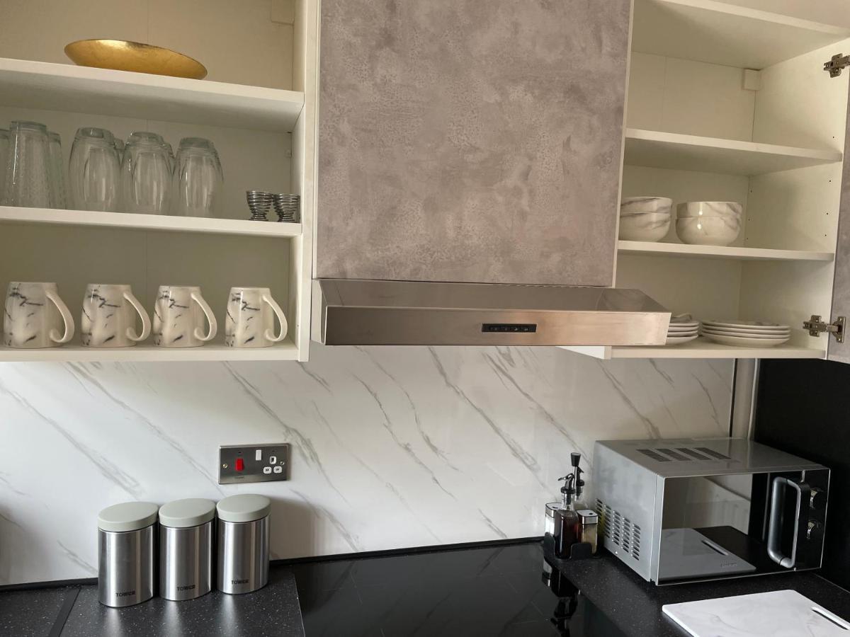Lovely 2 Bed Apartment, Arnold Town Centre. 诺丁汉 外观 照片
